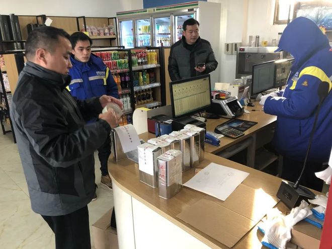 黃梅縣市場(chǎng)監(jiān)管局迅速行動(dòng)，對(duì)曝光加油站進(jìn)行抽樣檢測(cè)與市場(chǎng)調(diào)研